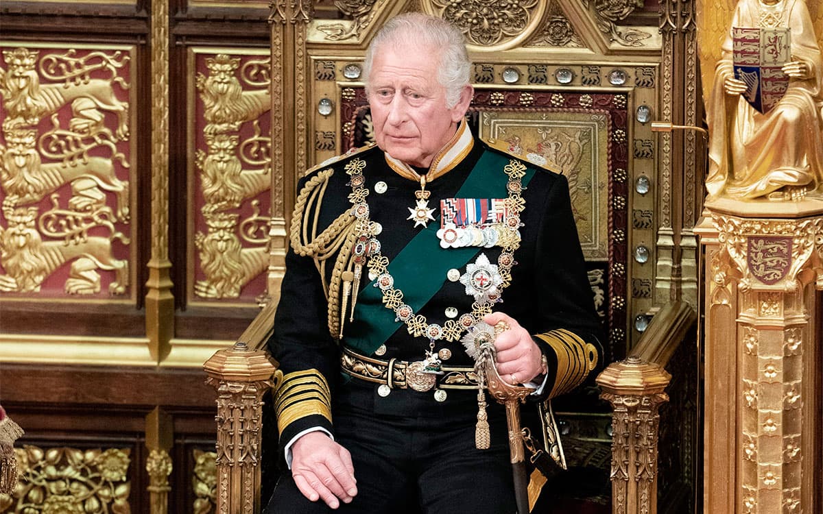 Qirol Karl III Angliya terma jamoasini qo'llab-quvvatladi