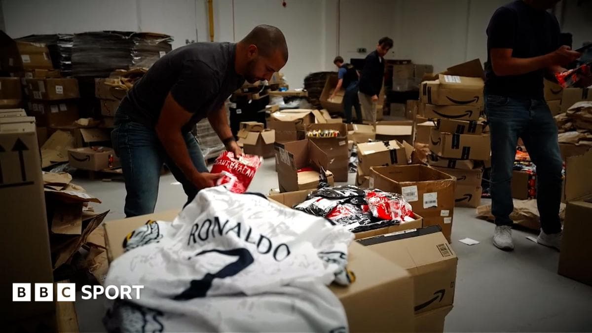 Jahon chempionati vaqtida 18 million funtlik qalbaki futbolkalar musodara qilindi